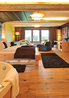 Harmonie Suite with a hot tub at the Adults Only Hideaway Hotel Winzer