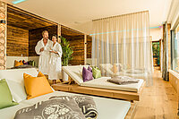 A couple in the panoramic relaxation rooms of the Sole Spa at the Hotel Winzer