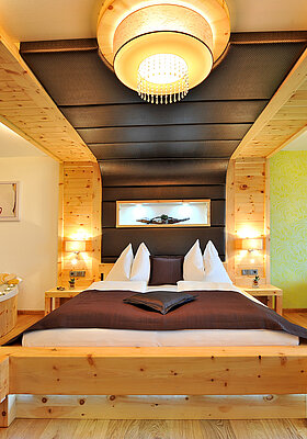 Harmonie Suite with a hot tub at the Adults Only Hideaway Hotel Winzer