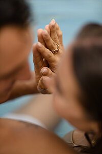 A moment of relaxation in the outdoor pool at the Wellnesshotel Winzer