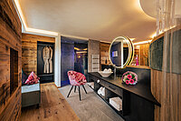 Wardrobe in the cosy suite with a whirlpool at the Hotel Winzer