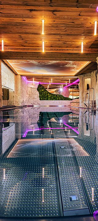 Gemstone Spa Indoor swimming pool at the Edelstein Spa in the Wellnesshotel Winzer in Upper Austria