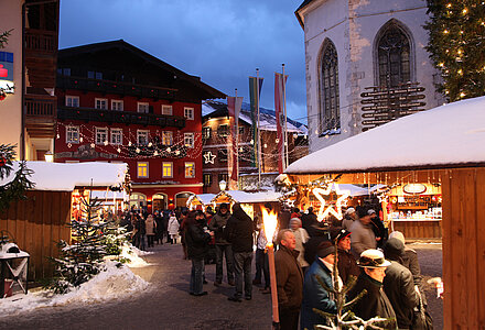 The Christmas market by Lake Wolfgang in the Salzkammergut, near the Kuschelhotel Winzer