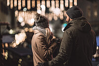A couple at the Abendlicher event during the Wolfgangsee Advent in the Salzkammergut