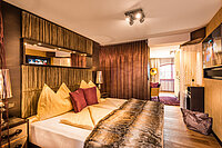 Glamour-style double room with a spa bath at the Hotel Winzer