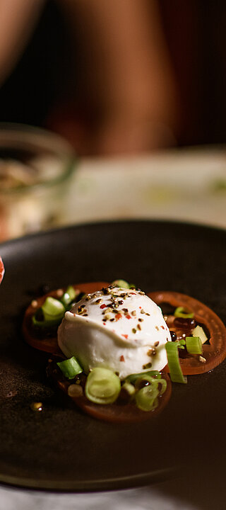 Entdeckungen Frisch zubereitetes Gericht im Adults Only Hotel Winzer