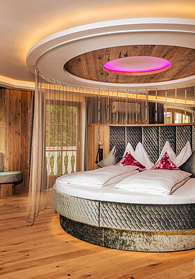Cosy suite with a hot tub at the Adults Only Hideaway Hotel Winzer