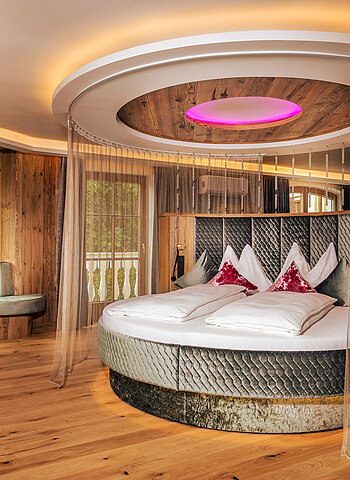 Kuschelsuite mit Whirlpool im Adults Only Hideaway Hotel Winzer