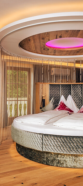 Wohngefühl Kuschelsuite mit Whirlpool im Adults Only Hideaway Hotel Winzer