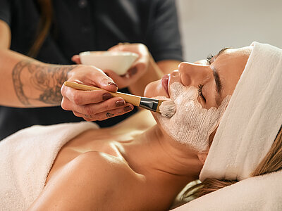 Relaxing facial treatment at the Winzer Wellness Hotel